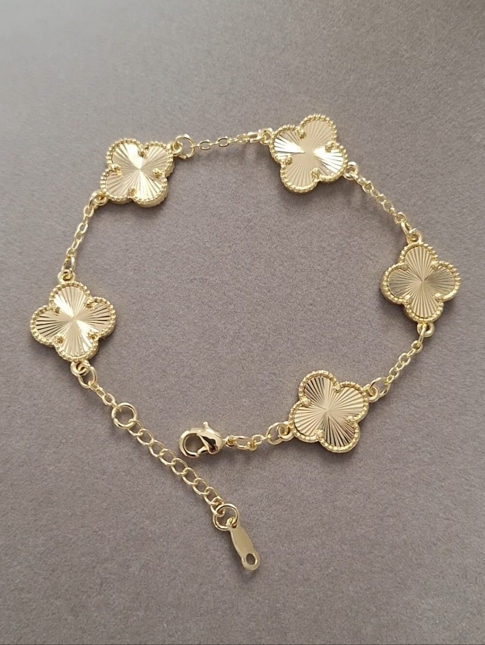 Double sided 14kt gold-filled 5 clovers bracelet 2026 Design - Picture 2 of 4